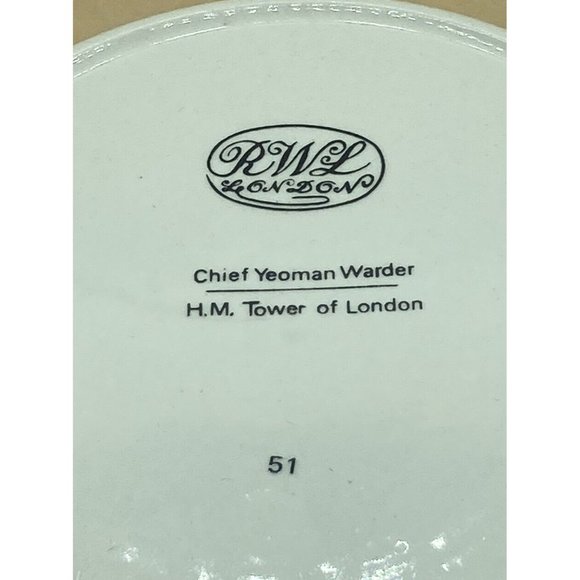 Vintage Small 4.5” Plate Chief Yeoman Warder H.M. Tower of London England - Picture 5 of 6